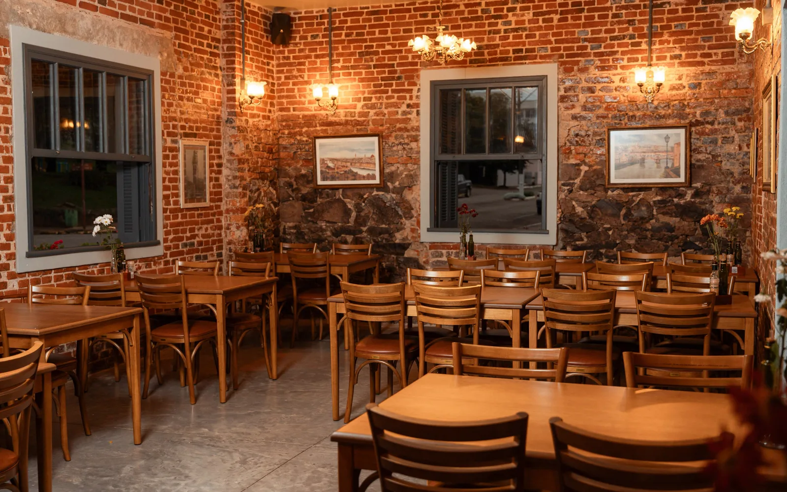 Salão do Ristorante La Sorella com mobiliário Lideratti